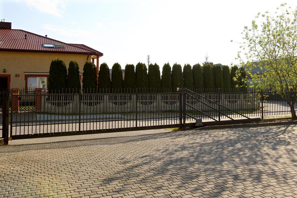 Amadeus Motel Lomza Exterior photo